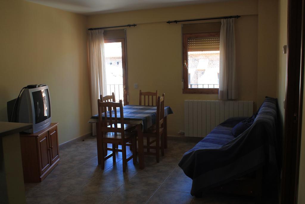 Apartamentos Turisticos Rosario Камарена-де-ла-Сьерра Номер фото