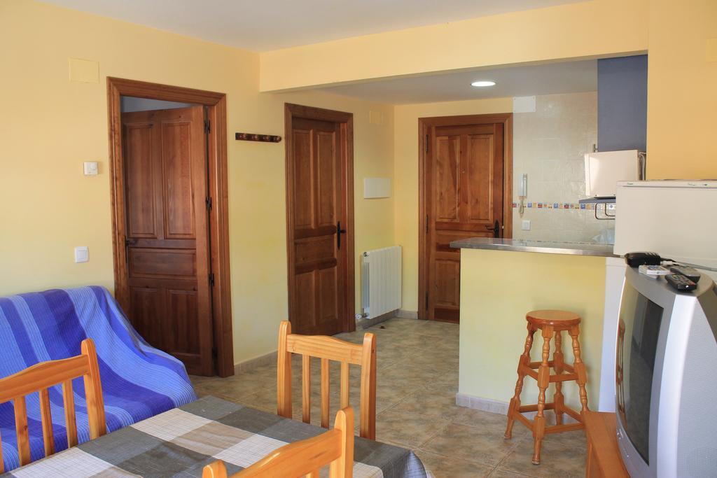 Apartamentos Turisticos Rosario Камарена-де-ла-Сьерра Номер фото