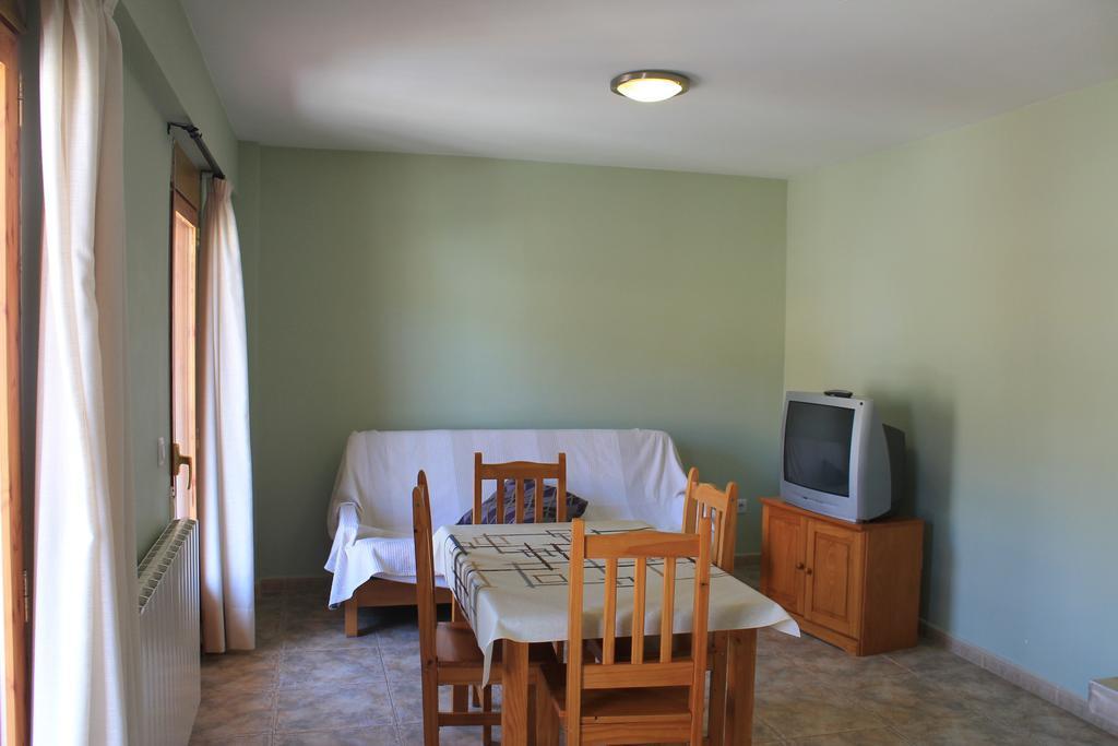 Apartamentos Turisticos Rosario Камарена-де-ла-Сьерра Номер фото